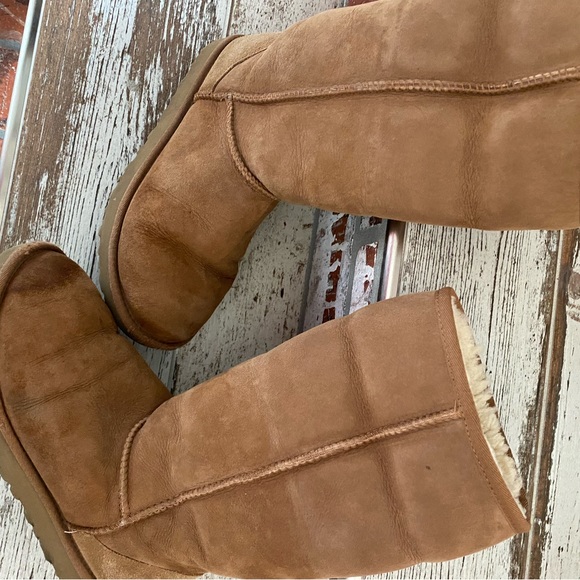 CLASSIC UGGS! Wear them rolled up or down!! Well loved w/ LOTS of life left 😎😎 - Picture 12 of 12